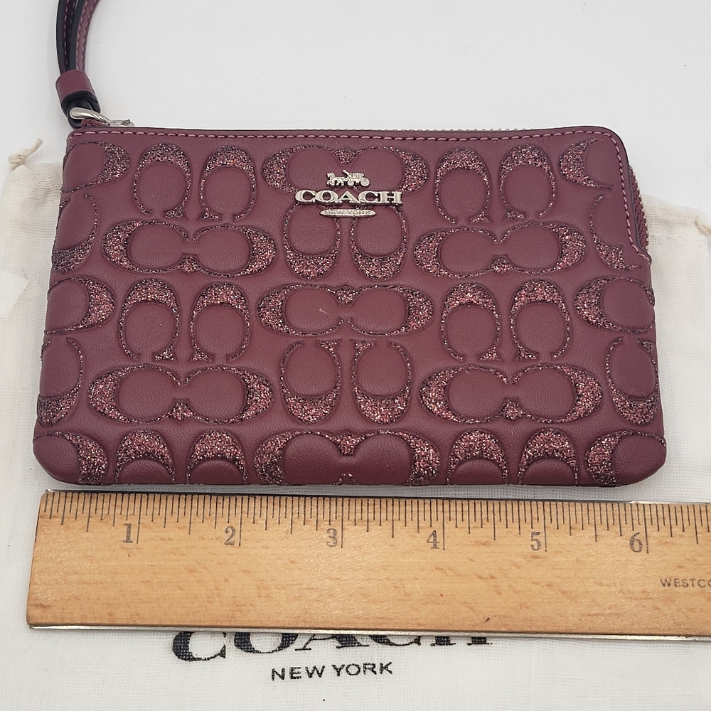 💥NWT💥 Coach Glitter Leather Wristlet, Wine - Picture 8 of 9